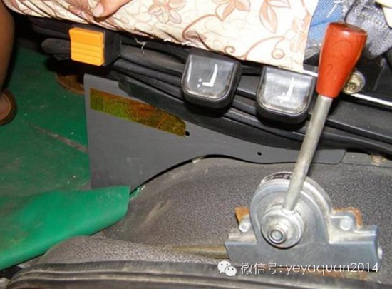 ���bؓ(f��)�d�D(zhu��n)�ƹ���&nbsp;Һ���b��͵���^·�M