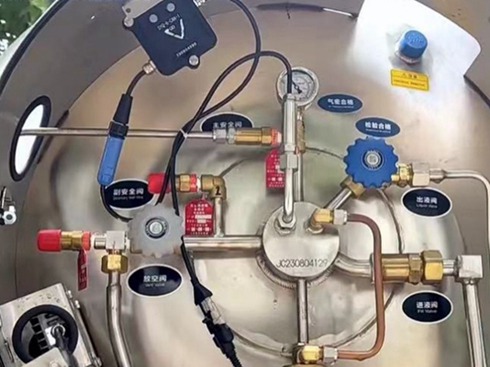 �úڰ壡һ�����LNG܇��ƿʹ��ָ��