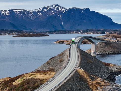 ȫ�򽻸����״γ�100,000�v��˹���၆2024���(b��o)����