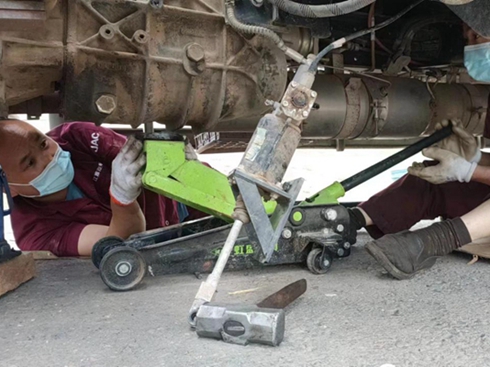 1̖����(w��) �����½���1����ҹ��Խ300����ľo����Ԯ