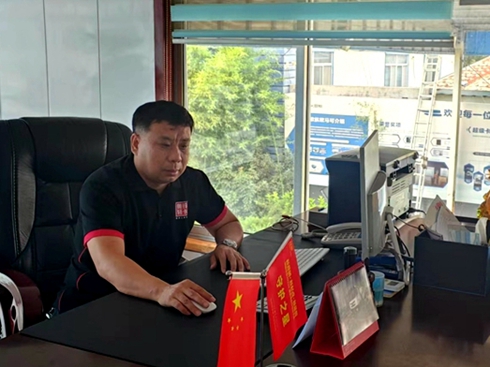 �����f����·�ϵ�ů�������W���վ�L�ķ���(w��)����Ƭ