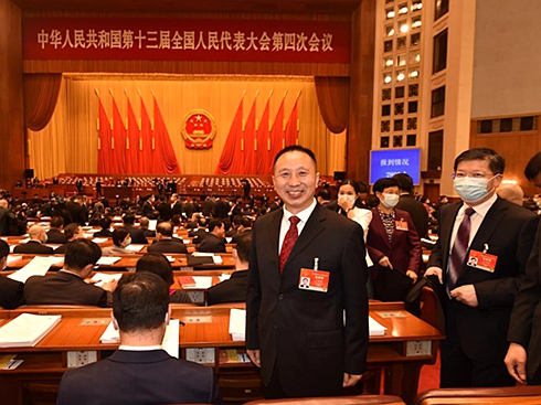 �����壺�`�й���������ƽ����λ�Ͻ������I(y��)