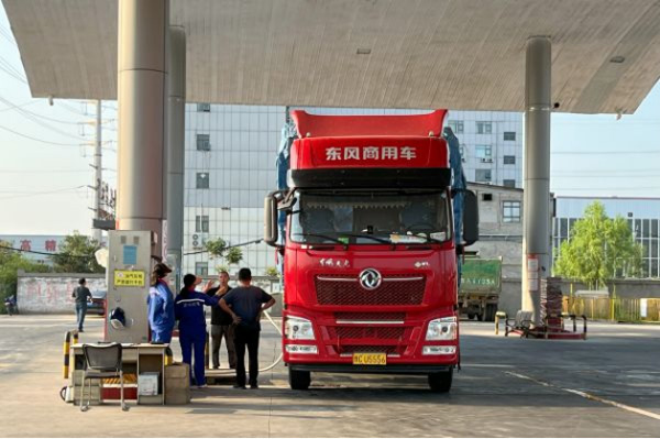 ����Ч�ܳɾ͸�Ч���� ���ϲ�Ь֮���l(f��)չ�������ܣ��o�½���1702.jpg