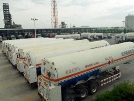 �͑������ϵ� ���{˹LNG���Ї��������R