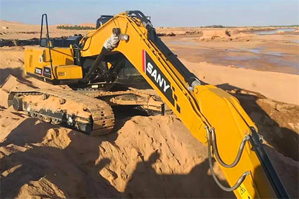 �c(di��n)��ʹ�ã���һ�ڙC(j��)�o���ޏ�(f��)����һ���ش�ݔ�͹ܾ�й¶