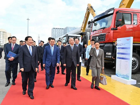 ɽ�|�ع����F(tu��n)ȫ����������(hu��)�߮a(ch��n)Ʒչʾ��(hu��)�ڹ��_��˹̹�e��