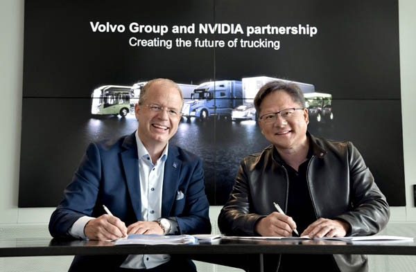 ����Ƭ 1���֠��ּ��F���ü�CEO�R��&middot;����˹̩�غ�NVIDIA��(chu��ng)ʼ�˼�CEO�S�ʄ׺�������f(xi��)�h.jpg
