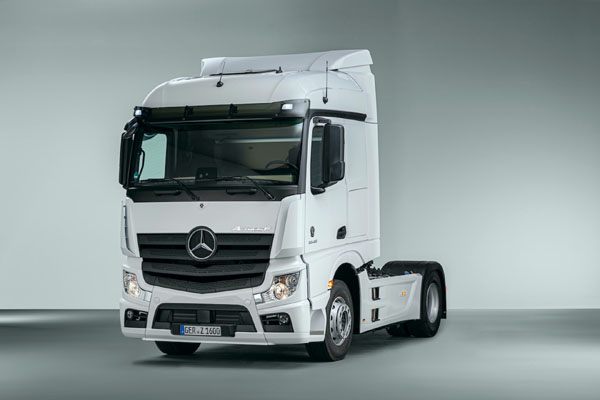 04. ���錣�T����ļ������Ϳ�܇��÷ِ��˹-���Yȫ��Actros F�ڼ���ԃr�ȵ�ͬ�r���^��������÷ِ��˹-���Y��܇