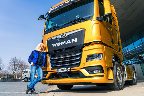 �¾�����������MAN����܇�@ϲ����WOMAN TGX