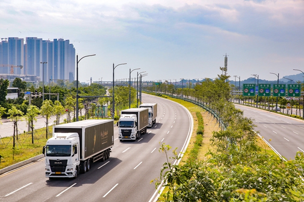 7 - ����ȫ��TGX·�ݏV��վ�A�M���.jpg