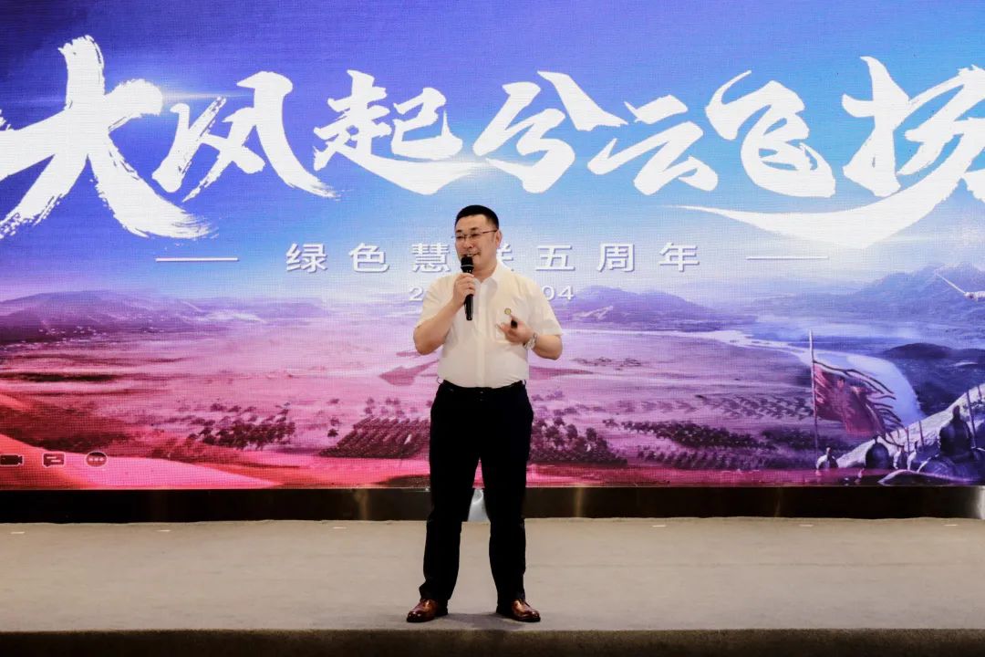 �Gɫ��(li��n)���걳��Ĺ�s�c��(m��ng)��