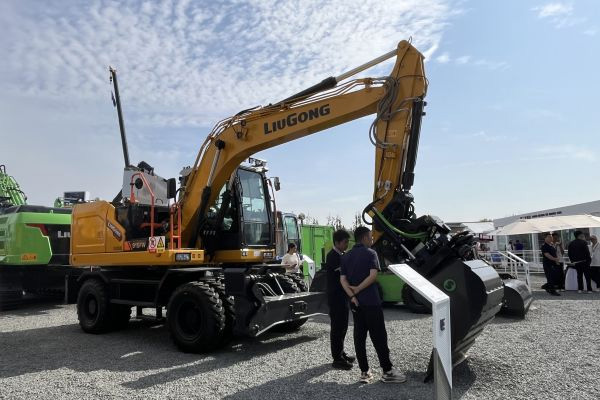 ȫ�������w ��Ԫ���g(sh��)���� �����ǵ�·�����ж���(qi��ng)484.jpg