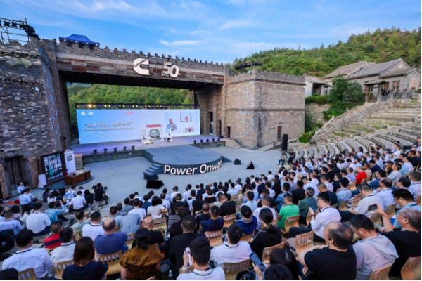 �rֵͻ�� �^���_�� ��܇&ldquo;����&rdquo;׷������˹���A50��255.jpg