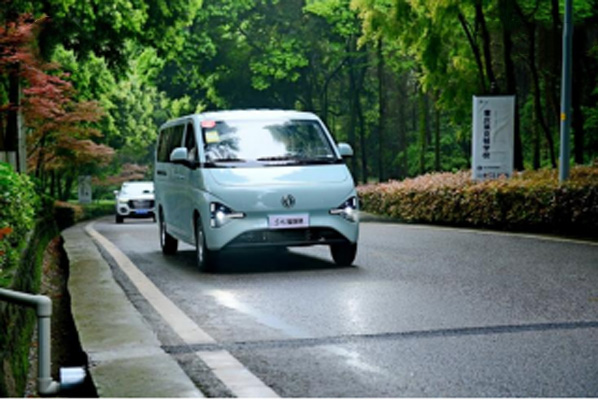 ����ͨV8E~V10�p܇(ch��)Ʒ�b ��(f��)�d̖(h��o)�c��(m��ng)�����γɞ��µĳ���1843.jpg