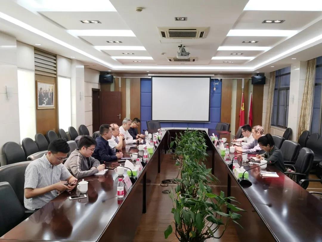 ͩ�]�hί��ίһ�����M�A�����R���콻��