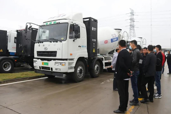 �ԃr�ȸ� ���u�� ���ֿ͑��������M�h�R�Ƽ����F���^����